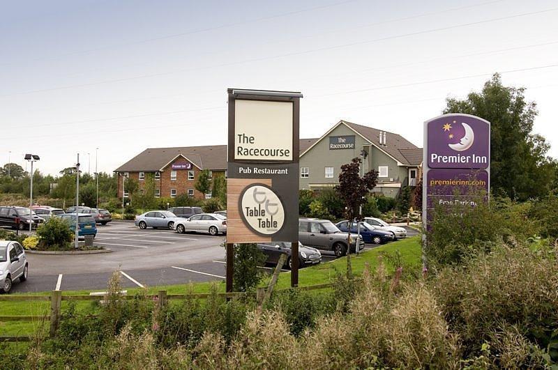 Premier Inn Uttoxeter ภายนอก รูปภาพ
