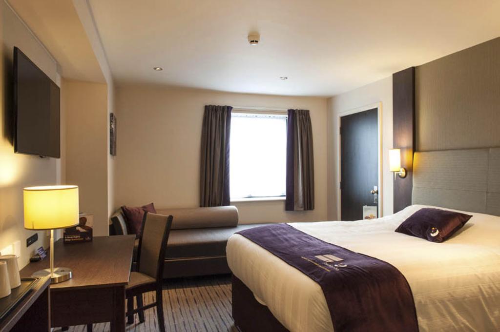 Premier Inn Uttoxeter ภายนอก รูปภาพ