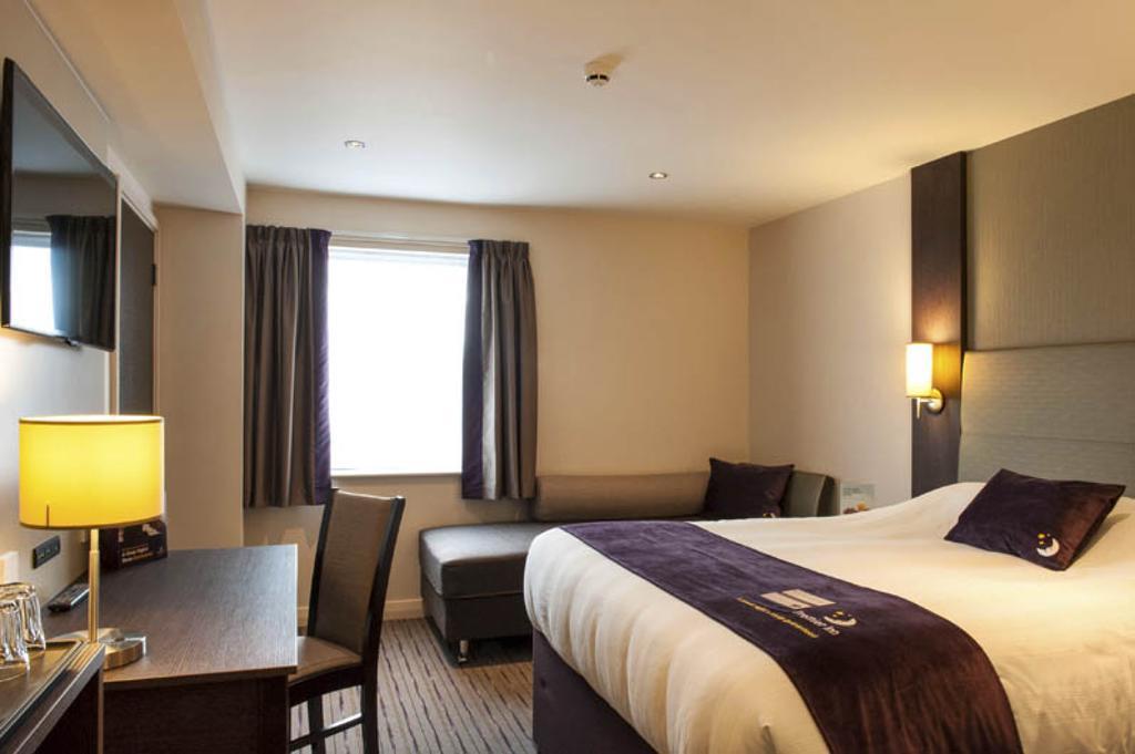 Premier Inn Uttoxeter ภายนอก รูปภาพ