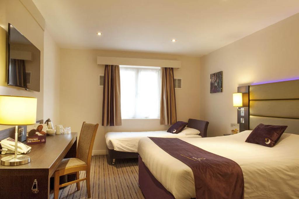 Premier Inn Uttoxeter ภายนอก รูปภาพ