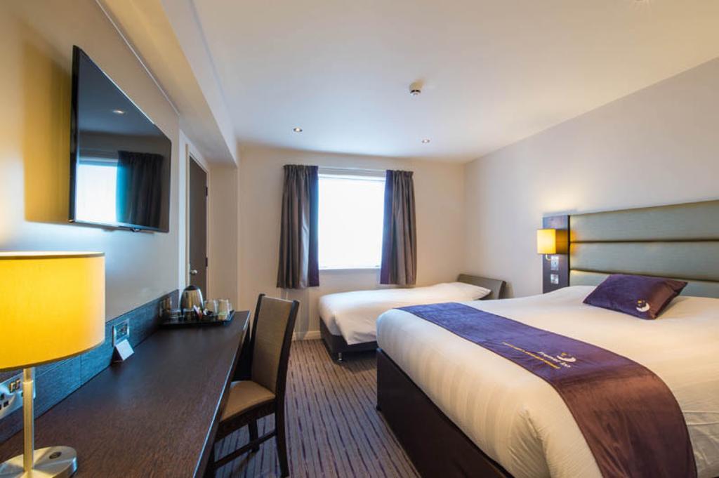 Premier Inn Uttoxeter ภายนอก รูปภาพ