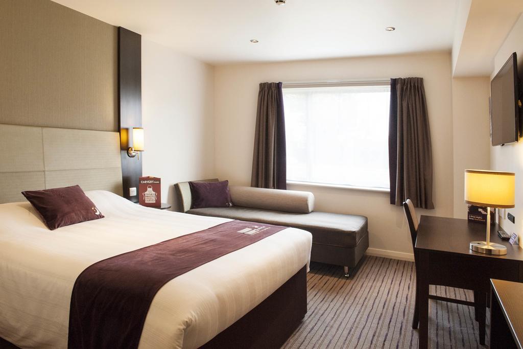 Premier Inn Uttoxeter ภายนอก รูปภาพ
