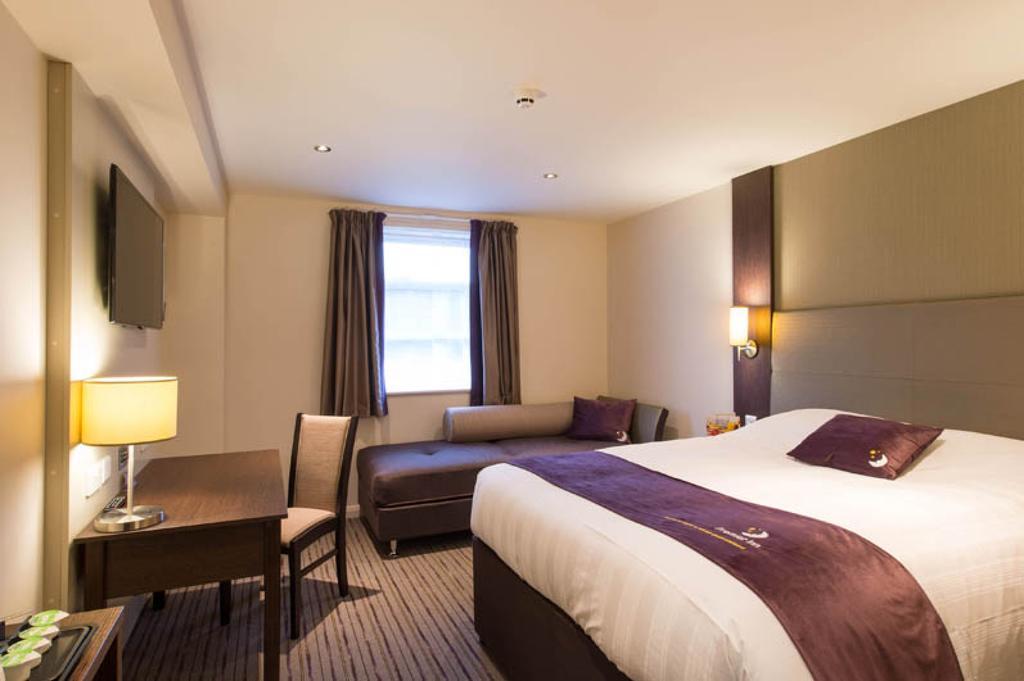 Premier Inn Uttoxeter ภายนอก รูปภาพ