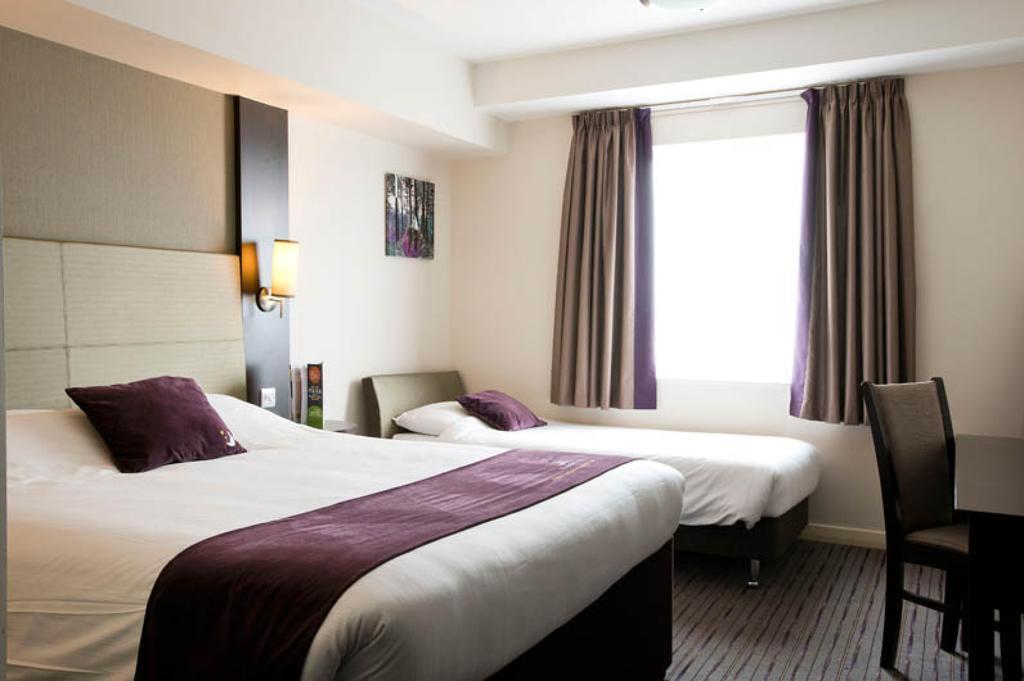 Premier Inn Uttoxeter ภายนอก รูปภาพ
