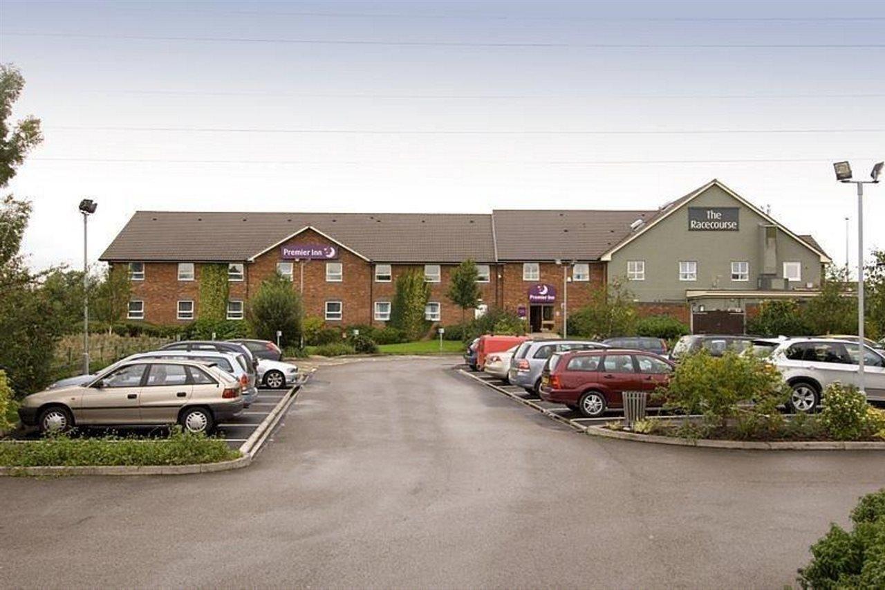Premier Inn Uttoxeter ภายนอก รูปภาพ