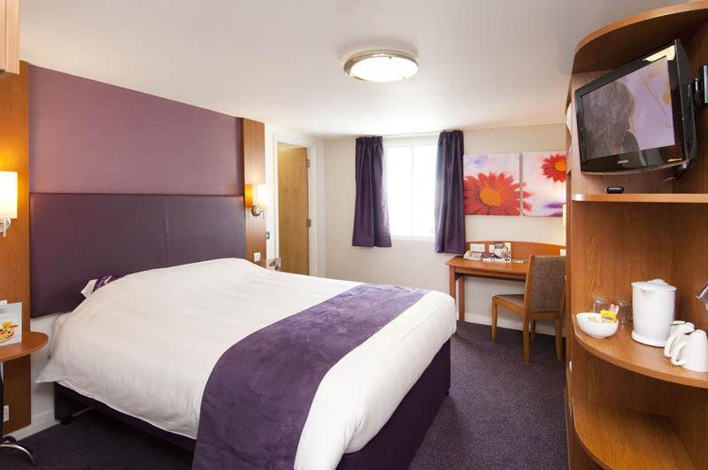 Premier Inn Uttoxeter ภายนอก รูปภาพ