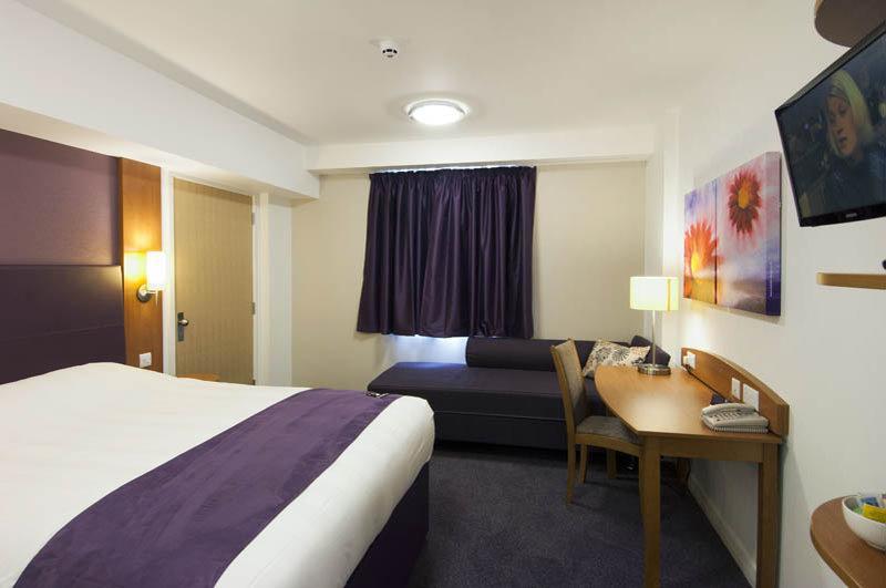 Premier Inn Uttoxeter ภายนอก รูปภาพ